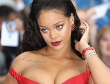 «Έκλεψε» την παράσταση με το στήθος της η Ριάνα στην πρεμιέρα του Ocean's 8 - Παραλίγο να αποκαλυφθεί! (φωτό)